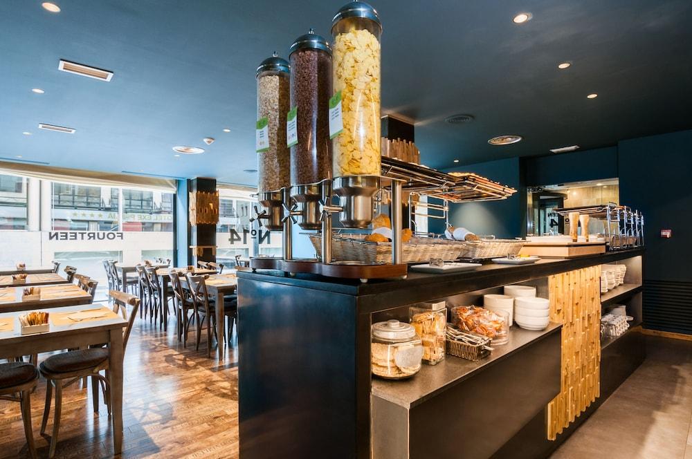 Eurostars Marivent Hotel PMI Buitenkant foto Breakfast buffet at the hotel
