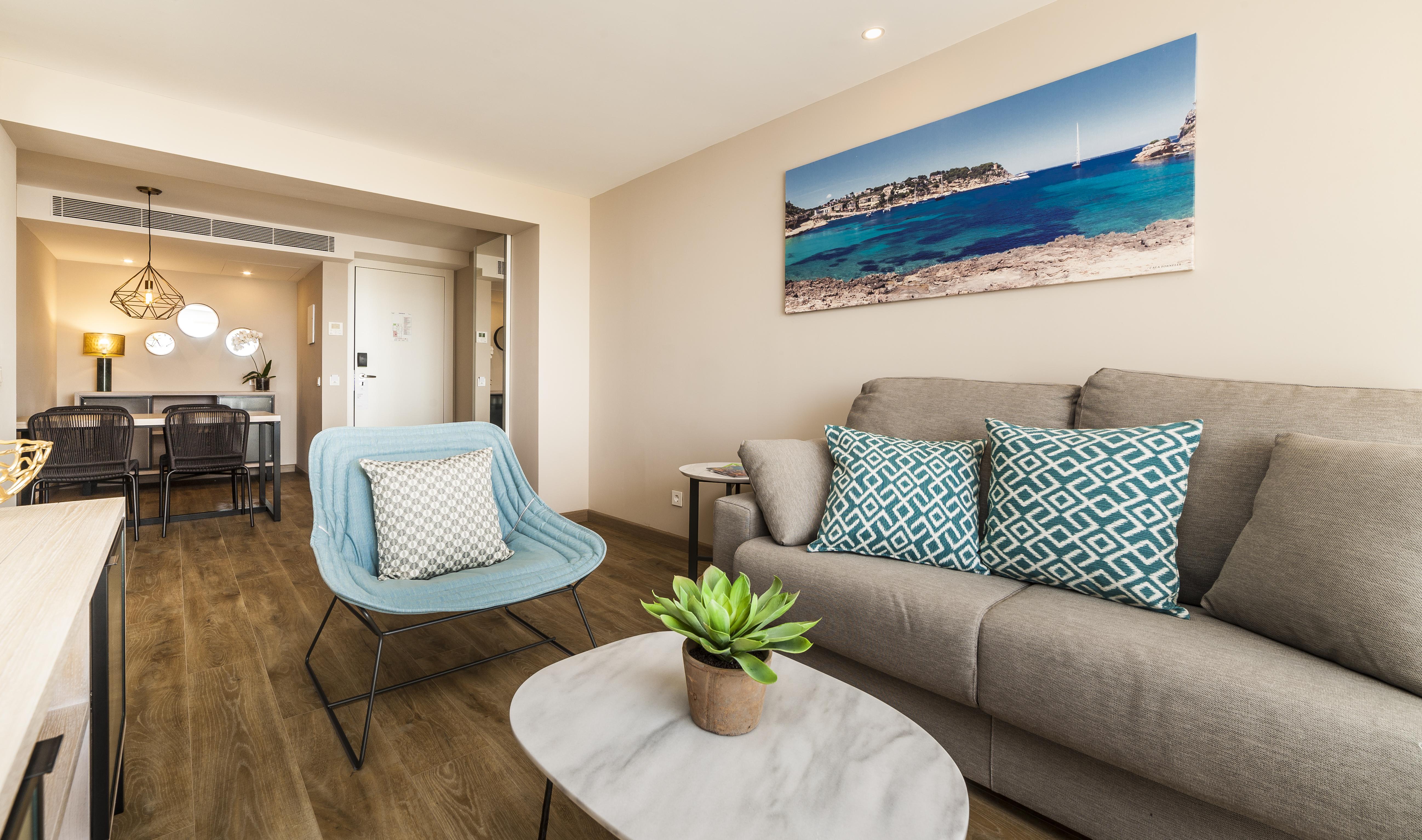Eurostars Marivent Hotel PMI Buitenkant foto A living room in a modern apartment in Palma de Mallorca, Spain.