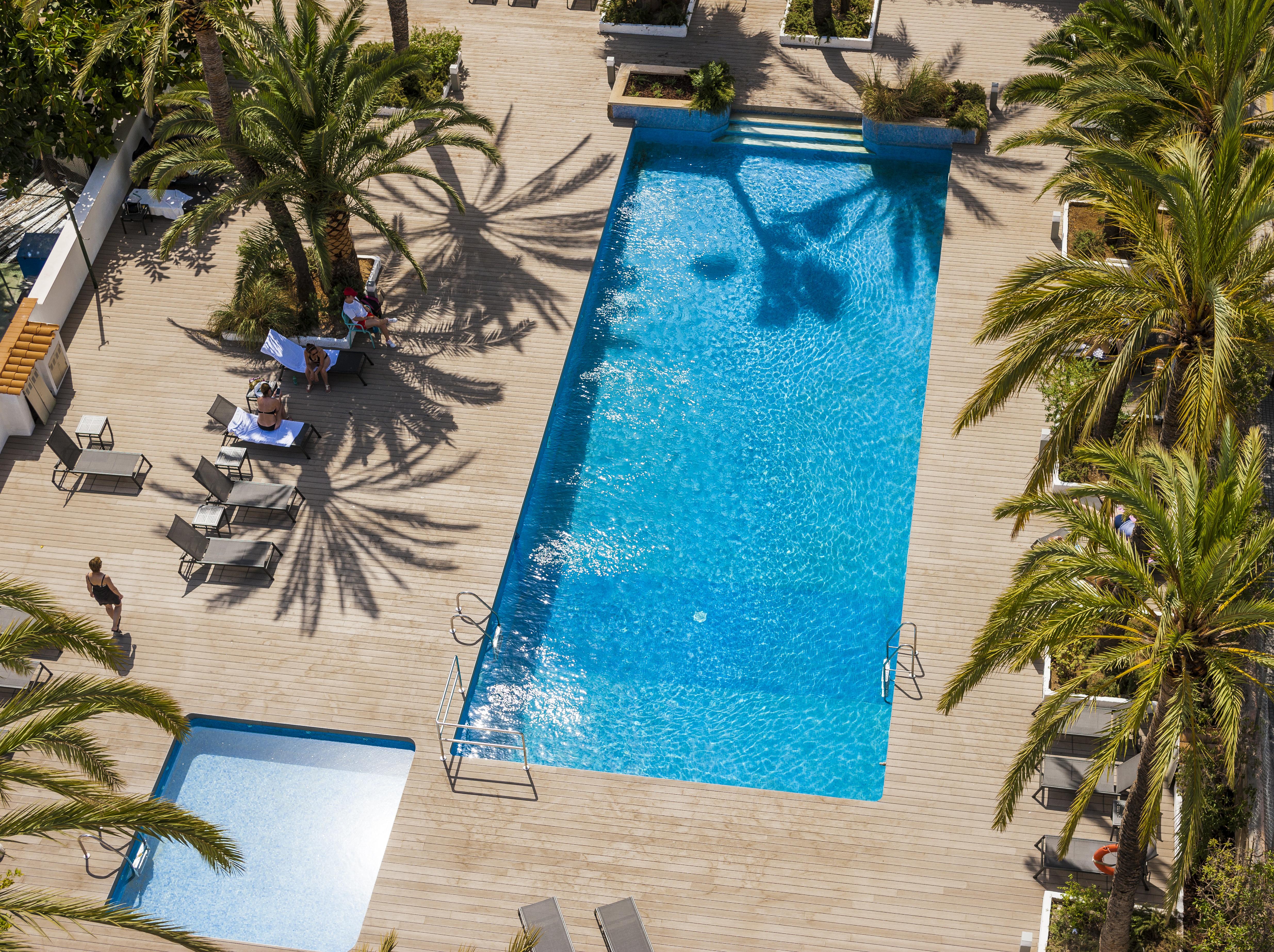 Eurostars Marivent Hotel PMI Buitenkant foto The swimming pool of the hotel